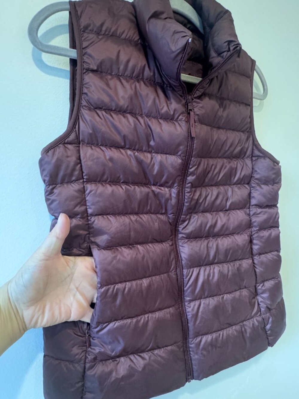 Uniqlo Ultra Light Down Vest β Maroon/Burgundy β Size S β EXCELLENT π₯ - Picture 3 of 8